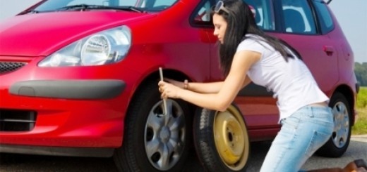 Как поменять колесо на машине, видео инструкция для девушек